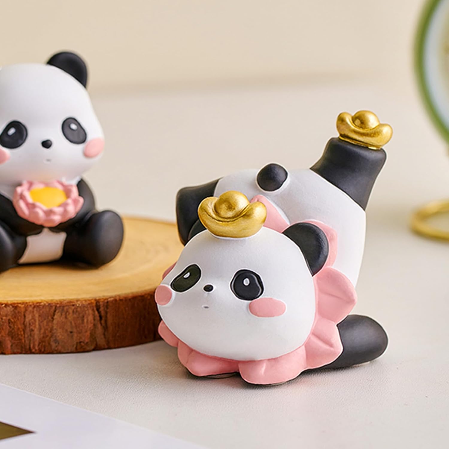 Lanehai Panda Phone Holder Resin Statue Gold