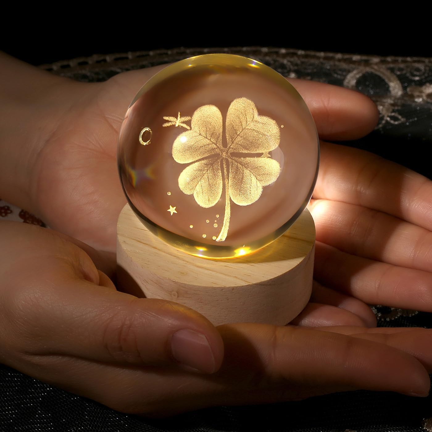 DUQGUHO Four Leaf Clover Crystal Ball Decorative Figurine